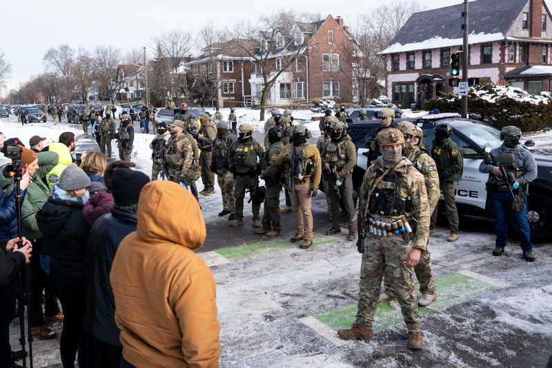 Der Maßnahmenstaat in Aktion? ICE-Einsatzkräfte im Januar 2026 in Minneapolis.
