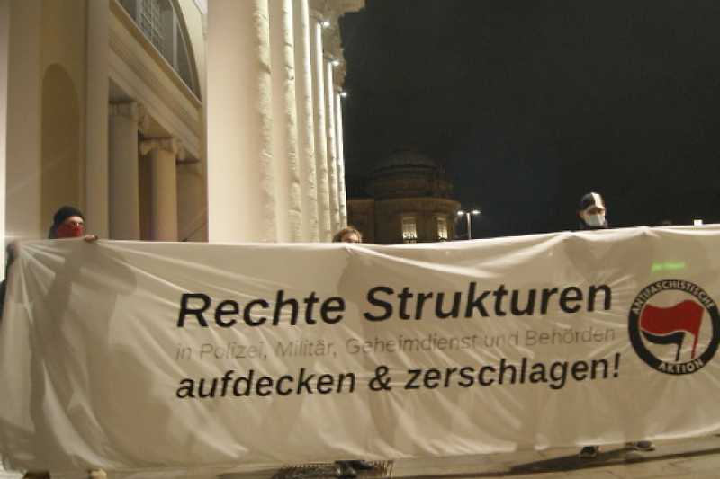 Kundgebung gegen rechte Netzwerke bei der Polizei am 4. Dezember 2020 in Karlsruhe.