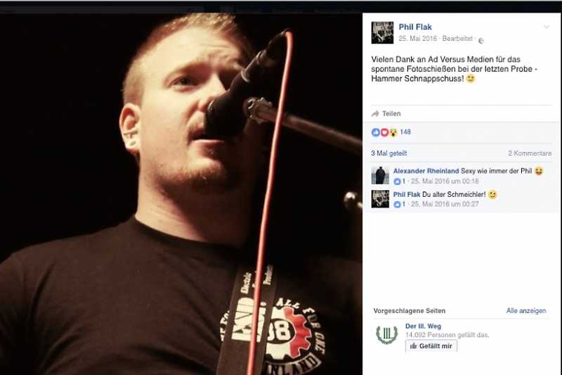 Philipp Neumann von "Flak" in einem T-Shirt der "Hammerskins". Screenshot von Facebook.