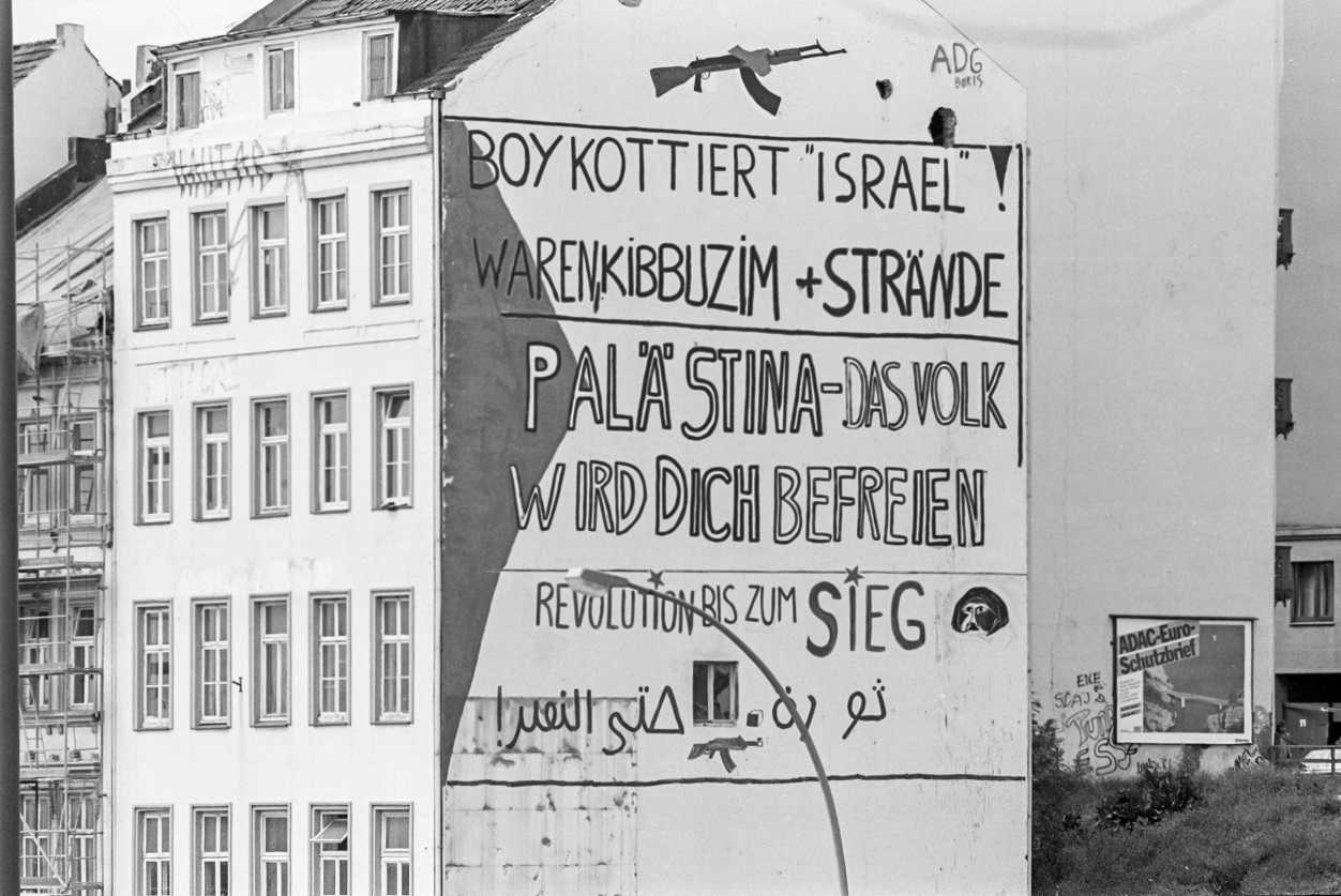 „Boykottiert ,Israel‘“-Wandbild in der Hamburger Hafenstraße Ende der 1980er Jahre.