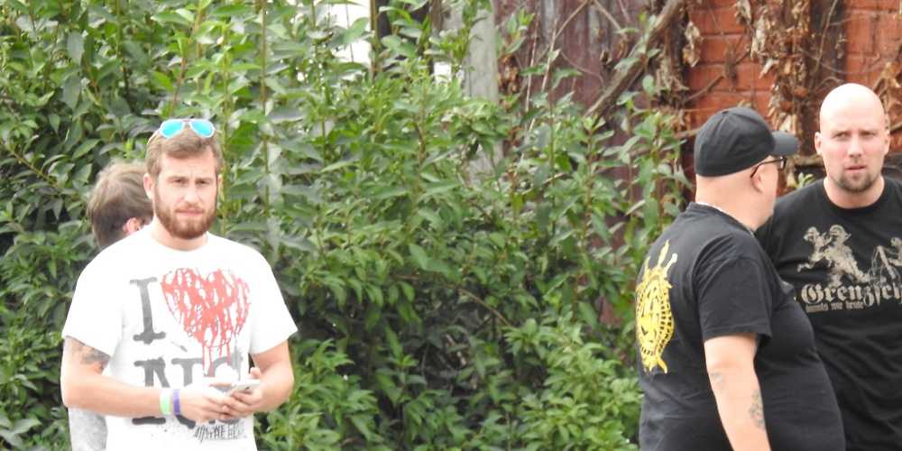 Peter Salber alias "Hackepeter" (l.) und Julian Fritsch alias "Makss Damage" (r.) beim "Rock gegen Überfremdung" 2016.