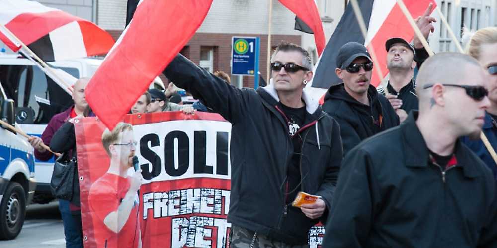 Wenige Tage vor den Razzien: Olaf Ogorek (Mitte) am 1. Mai 2015 in Essen.