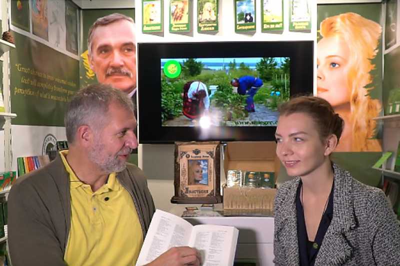 Nina Megre zusammen mit Konstantin Kirch auf der Frankfurter Buchmesse 2018