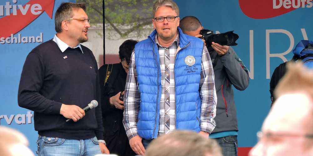 AfD-Vorzeigemalocher Guido Reil (r.)