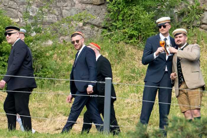 Joachim Paul (links) beim Burschentag in Eisenach im Juni 2023 zusammen mit korporierten Aktivisten der Revolte Rheinland und der Jungen Alternative.
