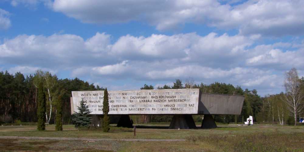 Monument zur Erinnerung an die Opfer des Massenmords in Chełmno